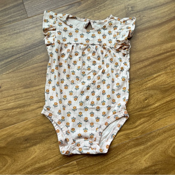 4 for $10 ๐ Carter's Bodysuit with Loose green Pants - Picture 2 of 8